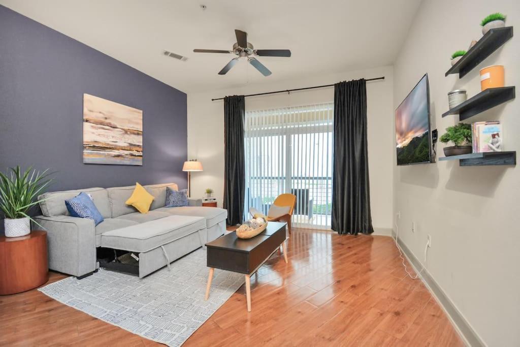 Lux Mid-rise Walking Distance To Nrg Stadium Daire *