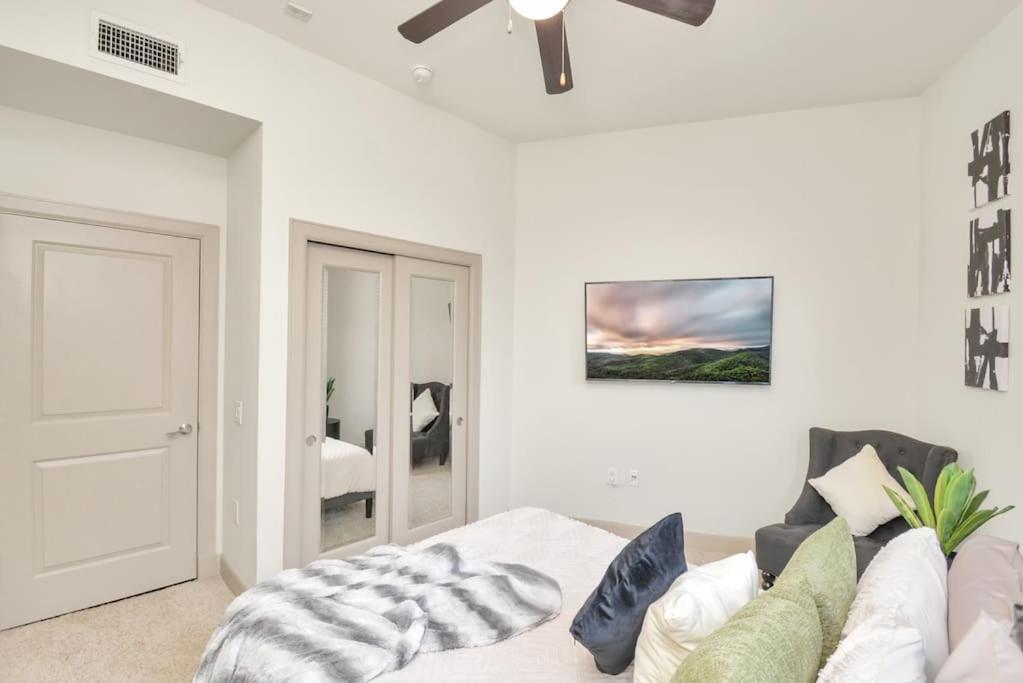 Lux Mid-rise Walking Distance To Nrg Stadium Daire *