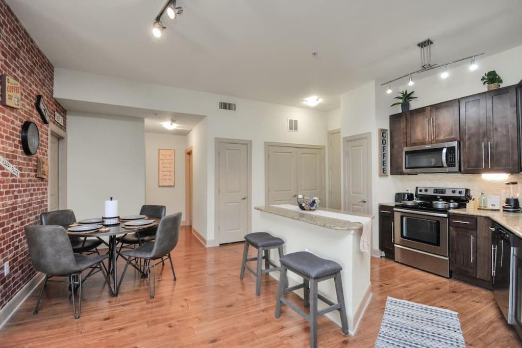 Lux Mid-rise Walking Distance To Nrg Stadium Daire