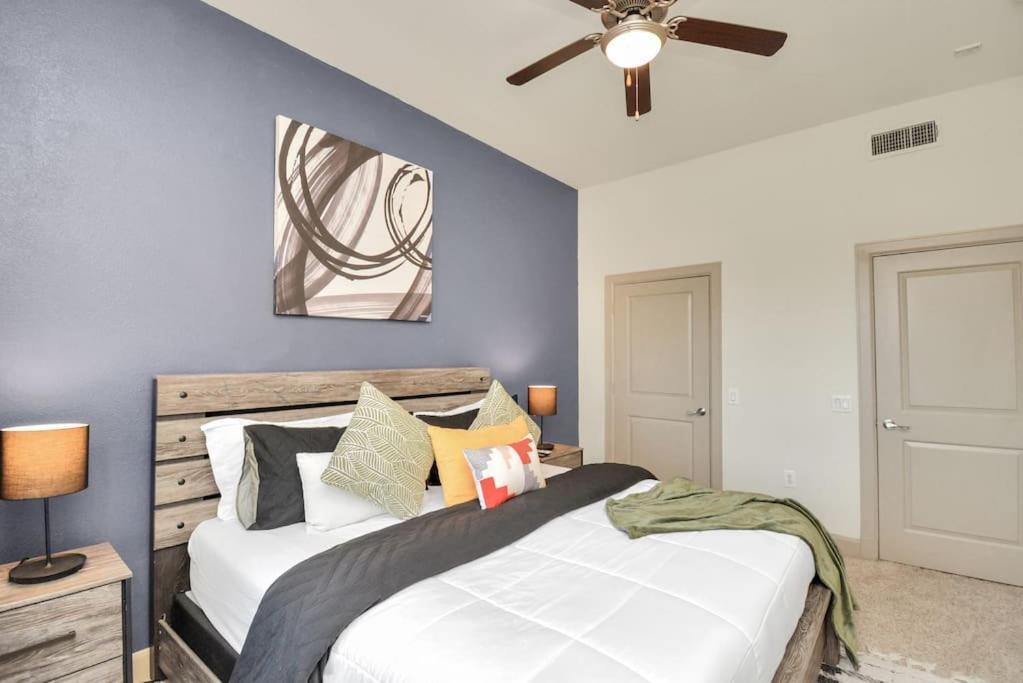 Lux Mid-rise Walking Distance To Nrg Stadium Daire Houston