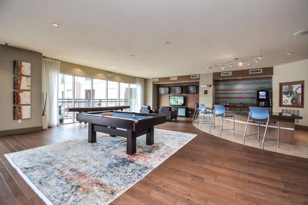 Lux Mid-rise Walking Distance To Nrg Stadium